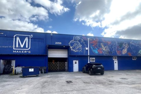 Propiedad comercial en venta en Miami, Florida № 1970251 - foto 1