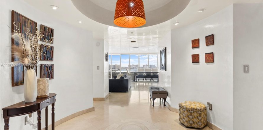 Condo à Sunny Isles Beach, Floride, 3 chambres № 2051565