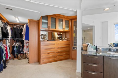 Copropriété à louer à Sunny Isles Beach, Floride: 3 chambres, 266.07 m2 № 2051565 - photo 23