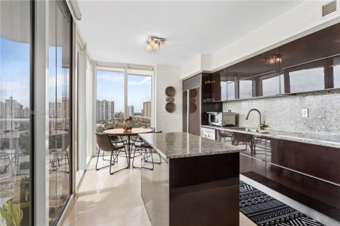 Copropriété à louer à Sunny Isles Beach, Floride: 3 chambres, 266.07 m2 № 2051565 - photo 10