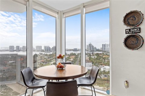 Copropriété à louer à Sunny Isles Beach, Floride: 3 chambres, 266.07 m2 № 2051565 - photo 12