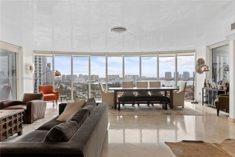 Copropriété à louer à Sunny Isles Beach, Floride: 3 chambres, 266.07 m2 № 2051565 - photo 4