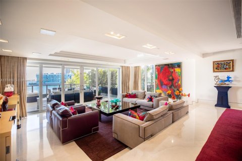 Condominio en venta en Miami, Florida, 4 dormitorios, 413.69 m2 № 1935426 - foto 11