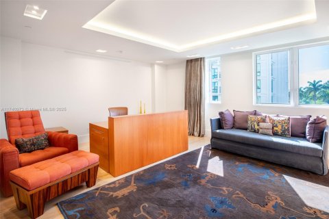 Condominio en venta en Miami, Florida, 4 dormitorios, 413.69 m2 № 1935426 - foto 19