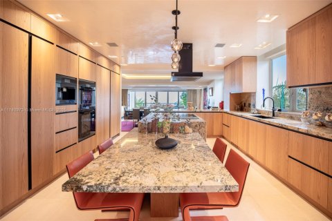 Condominio en venta en Miami, Florida, 4 dormitorios, 413.69 m2 № 1935426 - foto 4