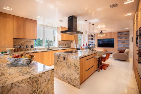 Condominio en venta en Miami, Florida, 4 dormitorios, 413.69 m2 № 1935426 - foto 5