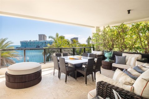Condominio en venta en Miami, Florida, 4 dormitorios, 413.69 m2 № 1935426 - foto 1