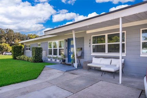 House in Winter Park, Florida 4 bedrooms, 159.61 sq.m. № 1873655 - photo 1