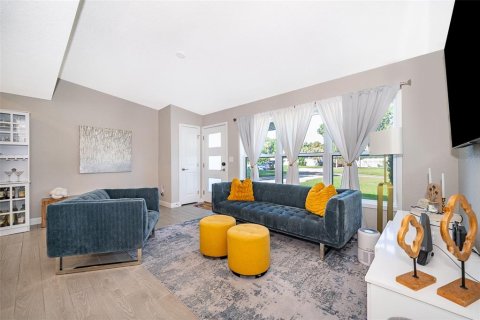 House in Winter Park, Florida 4 bedrooms, 159.61 sq.m. № 1873655 - photo 4