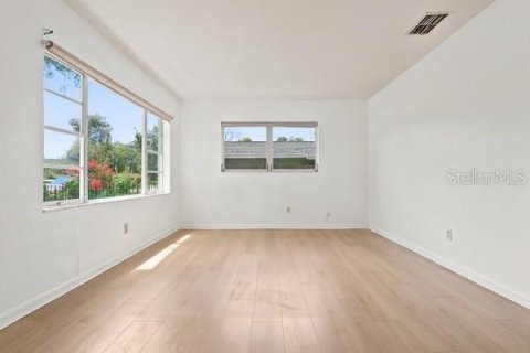 Villa ou maison à vendre à Brandon, Floride: 4 chambres, 138.42 m2 № 2148082 - photo 5