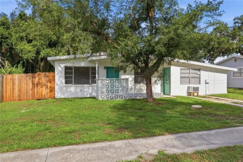 Villa ou maison à Brandon, Floride 4 chambres, 138.42 m2 № 2148082