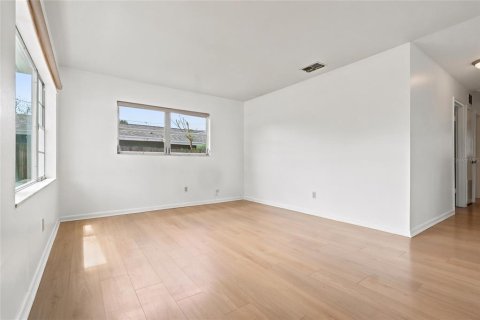 Villa ou maison à vendre à Brandon, Floride: 4 chambres, 138.42 m2 № 2148082 - photo 9