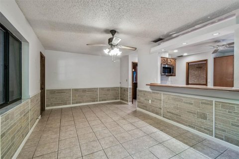 Casa en venta en New Port Richey, Florida, 3 dormitorios, 171.68 m2 № 1919855 - foto 10