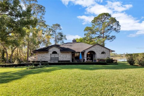 House in Winter Garden, Florida 3 bedrooms, 255.48 sq.m. № 1574785 - photo 1