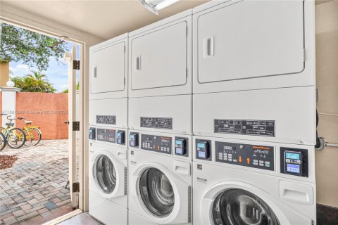 Condominio en alquiler en Fort Lauderdale, Florida, 1 dormitorio, 56.58 m2 № 1889482 - foto 21