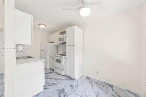 Condominio en alquiler en Fort Lauderdale, Florida, 1 dormitorio, 56.58 m2 № 1889482 - foto 13