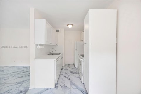 Condominio en alquiler en Fort Lauderdale, Florida, 1 dormitorio, 56.58 m2 № 1889482 - foto 12