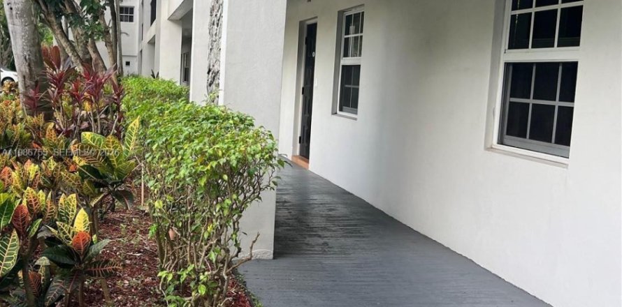 Condominio en Pompano Beach, Florida, 2 dormitorios № 2050983