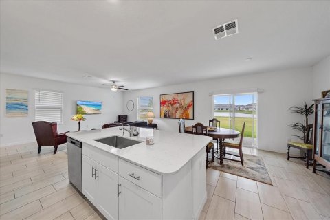 House in Parrish, Florida 4 bedrooms, 173.36 sq.m. № 1579070 - photo 14