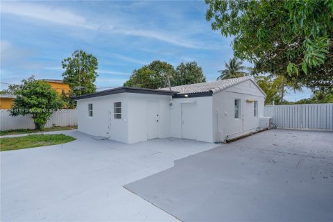Villa ou maison à vendre à Opa-locka, Floride: 3 chambres, 106.37 m2 № 1492547 - photo 8
