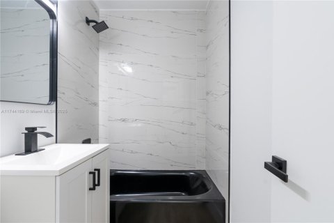 Villa ou maison à vendre à Opa-locka, Floride: 3 chambres, 106.37 m2 № 1492547 - photo 15