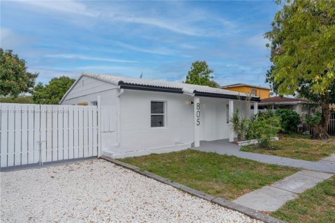 Villa ou maison à vendre à Opa-locka, Floride: 3 chambres, 106.37 m2 № 1492547 - photo 2