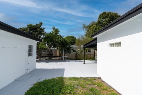 Villa ou maison à vendre à Opa-locka, Floride: 3 chambres, 106.37 m2 № 1492547 - photo 14