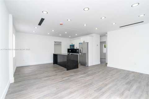 Villa ou maison à vendre à Opa-locka, Floride: 3 chambres, 106.37 m2 № 1492547 - photo 10
