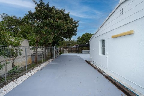 Villa ou maison à vendre à Opa-locka, Floride: 3 chambres, 106.37 m2 № 1492547 - photo 6