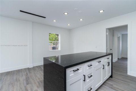 Villa ou maison à vendre à Opa-locka, Floride: 3 chambres, 106.37 m2 № 1492547 - photo 30
