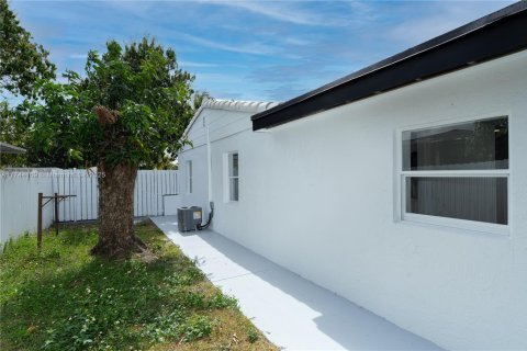 Villa ou maison à vendre à Opa-locka, Floride: 3 chambres, 106.37 m2 № 1492547 - photo 20