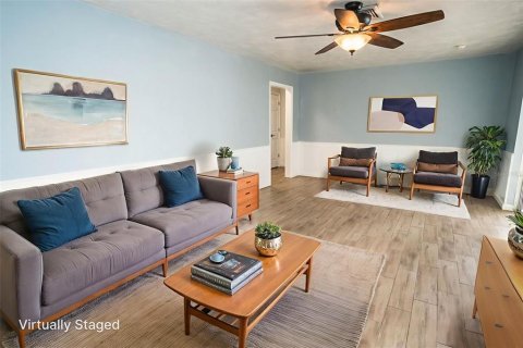 House in Apollo Beach, Florida 4 bedrooms, 179.3 sq.m. № 1916220 - photo 22