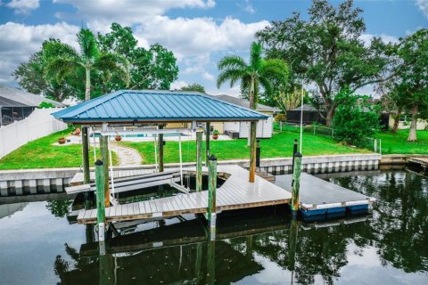 House in Apollo Beach, Florida 4 bedrooms, 179.3 sq.m. № 1916220 - photo 5
