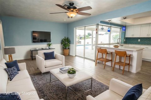 House in Apollo Beach, Florida 4 bedrooms, 179.3 sq.m. № 1916220 - photo 21