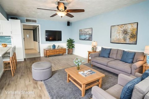 House in Apollo Beach, Florida 4 bedrooms, 179.3 sq.m. № 1916220 - photo 20