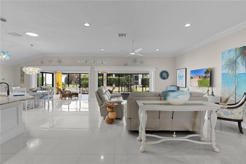 House in The Villages, Florida 3 bedrooms, 224.36 sq.m. № 1762046 - photo 12