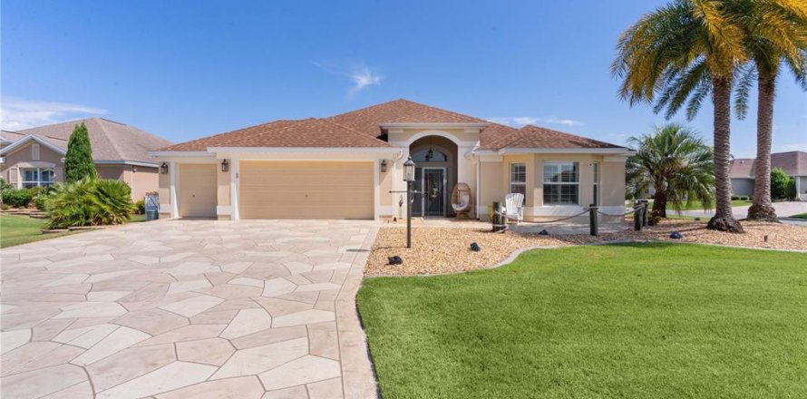 House in The Villages, Florida 3 bedrooms, 224.36 sq.m. № 1762046