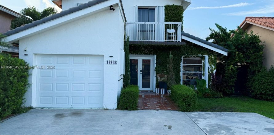 Casa en Miami, Florida 4 dormitorios, 156.26 m2 № 1848805