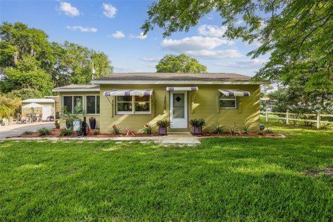 House in Crescent City, Florida 2 bedrooms, 152.36 sq.m. № 2226903