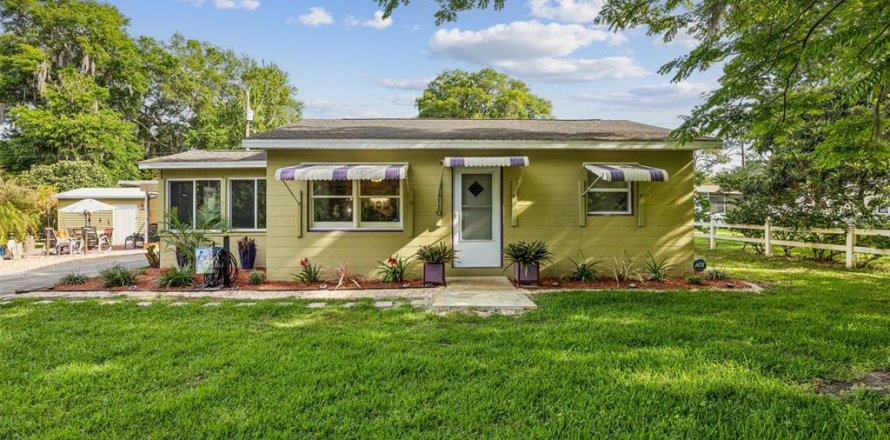 Casa en Crescent City, Florida 2 dormitorios, 152.36 m2 № 2226903