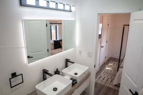 Villa ou maison à vendre à Miami, Floride: 3 chambres, 133.13 m2 № 1966229 - photo 25