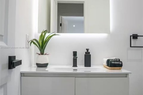 Villa ou maison à vendre à Miami, Floride: 3 chambres, 133.13 m2 № 1966229 - photo 21