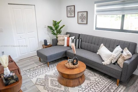 Villa ou maison à vendre à Miami, Floride: 3 chambres, 133.13 m2 № 1966229 - photo 3