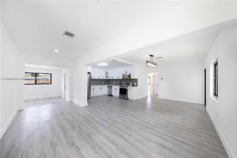 Villa ou maison à vendre à Miami, Floride: 3 chambres, 133.13 m2 № 1966229 - photo 16