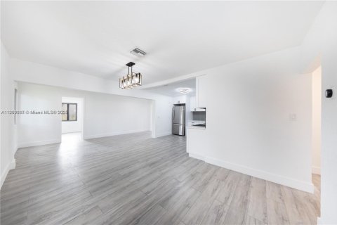 Villa ou maison à vendre à Miami, Floride: 3 chambres, 133.13 m2 № 1966229 - photo 14