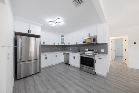 Villa ou maison à vendre à Miami, Floride: 3 chambres, 133.13 m2 № 1966229 - photo 11