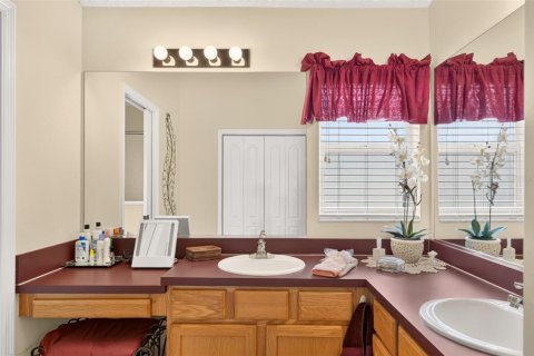 House in The Villages, Florida 3 bedrooms, 178.37 sq.m. № 2403588 - photo 12