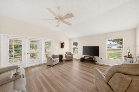 House in The Villages, Florida 3 bedrooms, 178.37 sq.m. № 2403588 - photo 29