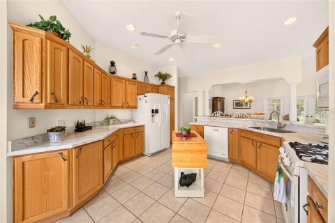 House in The Villages, Florida 3 bedrooms, 178.37 sq.m. № 2403588 - photo 27