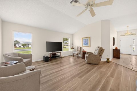 House in The Villages, Florida 3 bedrooms, 178.37 sq.m. № 2403588 - photo 30
